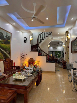 Bán nhà 3 tầng mặt đường 22m, Kinh Bắc, Bắc Ninh, DT 81m², MT 4.5m, giá 7.7 tỷ, kinh doanh tốt
