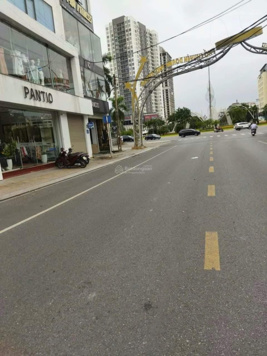 Cần bán căn nhà 2 tầng kinh doanh đắc địa phố chuyên doanh thời trang Trần Hưng Đạo, Ninh Xá, tp BN