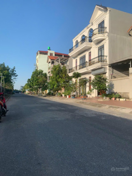 Bán nhà KĐT Yên Trung Thụy Hòa Yên Phong 160m2 x 3 tầng full đồ - đường 20m