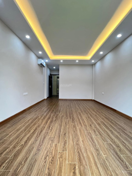 Em cần bán nhà 45m2 xây mới 7 tầng + thang máy, ô tô vào nhà, đường Giải Phóng - Thanh Xuân