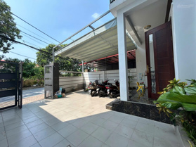 Bán nhà Hoàng Quốc Việt, 110m2, 6 tầng thang máy, mặt đường 10m, vỉa hè 3m, chỉ 26 tỷ