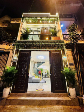 Bán nhà hẻm ô tô Khu dân cư đẹp, gần chợ, Emart, nhỉnh 5 tỷ thương lượng. Liên hệ ngay: 0906 435 138