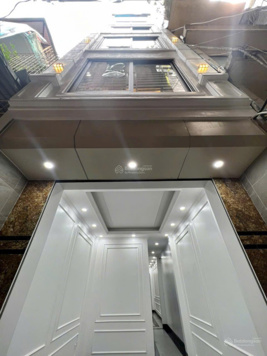 Siêu rẻ! Ngõ ba gác qua Nguyên Hồng 50m2 nhà xây 6 tầng thang máy NT mới tinh sổ đẹp không lỗi nhỏ