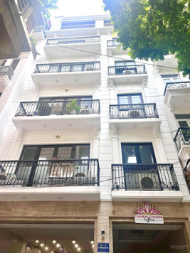 Bán nhà Hoàng Quốc Việt, 110m2, 6 tầng thang máy, mặt đường 10m, vỉa hè 3m, chỉ 26 tỷ