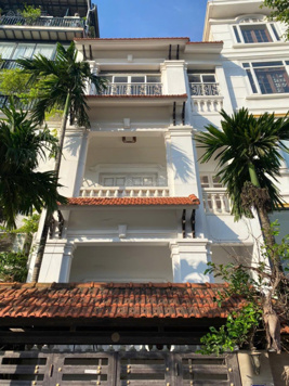 Bán nhà mặt đường Âu Cơ - Nghi Tàm siêu vip