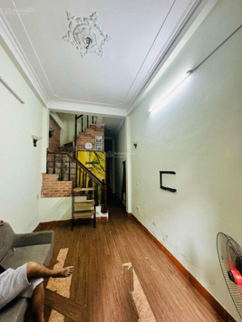 NHÀ GẦN Ô TÔ 2 THOÁNG , ô tô 4 chỗ đỗ cửa Đào Tấn 42m 4 tầng Mt 3,3 giá chưa đến 9.5 tỷ