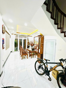 Nhà đẹp Văn Cao 50m2 x 5 tầng với 3 mặt thoáng - ô tô ngay cạnh nhà - Tặng tất cả 0