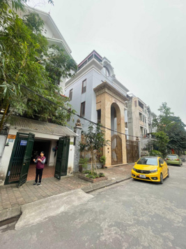 Cc bán phân lô Việt Hưng cực đẹp 96m2*4 tầng. Mặt tiền 6m, 2 mặt thoáng. Ôtô tránh nhau 0859 194 555