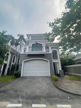 Cần bán căn Biệt thự Biển Grandbay Hạ Long Villas 3,5 tầng có sân vườn rộng bãi tắm riêng trước mặt