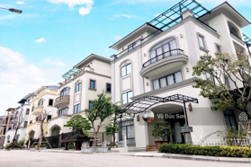 BT song lập tại Beverly Hills, view trực Vịnh, bàn giao liền tường, sẵn sổ lâu dài, giá 21,8 tỷ
