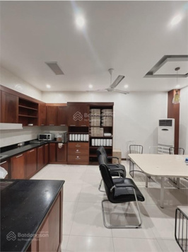 Bán nhà phố Vĩnh Phúc, Ba Đình, ngõ phân lô vỉa hè ô tô tránh, thoáng vĩnh viễn. DT 72m2, MT 8m