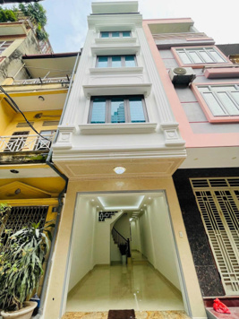 Nhà cực đẹp phố Nguyên Hồng 50m 6 tầng thang máy 2 thoáng, gần hồ Thành Công, cách phố 20m. 9.8 tỷ