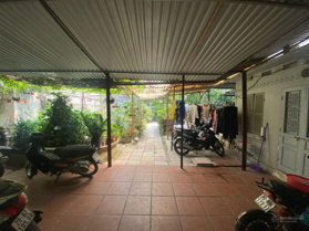 Chính chủ bán nhà cấp 4 ngõ 639 hoàng hoa thám Dt 684m.