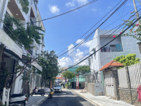 Bán nhà khu dân trí cao - Hải Châu - đường nhựa ô tô đậu đỗ - giá chỉ nhỉnh 4. Xtỷ