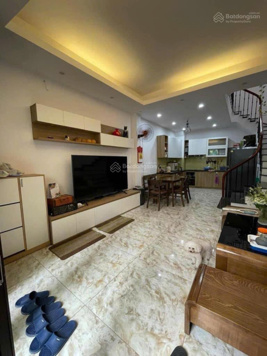 Bán nhà Long Biên đường Bát Khối 39m2 4,5 tầng có Sân Cổng để xe riêng giá 4,45 tỷ