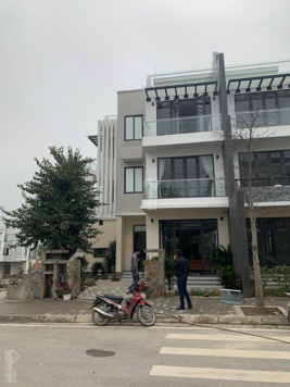 Trực tiếp chính chủ bán gấp biệt thự Phú Cát City, cam kết giá rẻ nhất, đã có sổ. LH: 0338 443 333