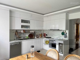 Kẹt tiền bán gấp nhà hoàn thiện cao cấp thang máy, DT: 5x23m, 1 hầm 5 lầu cho thuê 35 triệu/tháng