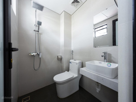 Chính chủ bán căn hộ mini 50m2, 2 phòng ngủ, có sổ, full đồ ngõ ô tô phố Phan Đình Giót Thanh Xuân