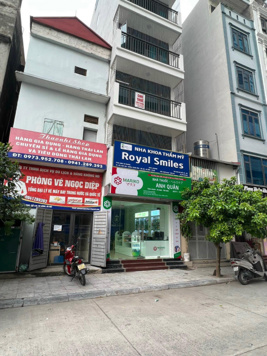 Nhà mặt đất 6 tầng, cho thuê 3 tầng dưới