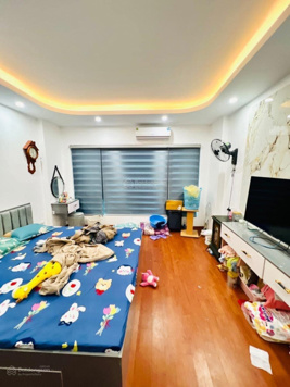 Ngon quá! Bán nhà Văn Cao, ô tô gần, ngõ 3m thông tứ tung, Thang máy, 36m2, hơn 6 tỷ