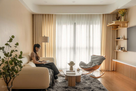 Căn hộ 2PN (89.6m2) full new nội thất đẹp như ảnh, tầng trung, hướng mát. (thương lượng chủ nhà)