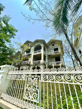 Cần tiền nên gia đình bán căn biệt thự Paradise view biển giá ngộp bank LH: 0989 487 638