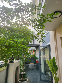 Biệt thự cấp Vạn Phúc City có sổ hồng đầy đủ, nội thất sang trọng, vị trí đắc địa