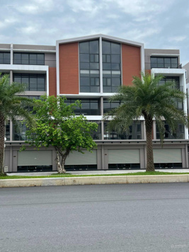 Bán Shophouse Vip 2 mặt tiền Đại Lộ Bốn Mùa trục thông 51m. Diện tích 120m2 giá bán 24.2 tỷ