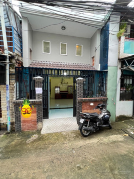 Cho thuê nhà Quốc Lộ 13, Thủ Đức, ba phòng ngủ. Liên hệ 0909 811 167