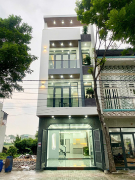 Chính chủ cần bán nhà sổ hồng riêng 80 m2 - 5 phòng ngủ. Gần TTTM Aeon Bình Dương