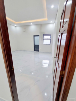 Tôi chính chủ bán nhà mới xây, sổ hồng riêng, sang tên ngay, cho trả góp