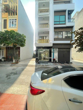 Bán nhà mặt đường khu phân lô Lê Hồng Phong chỉ 6.45 tỷ
