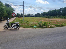 Kẹt tiền bán góc 2MT 1680m2 đất đường rộng 18m ngay KCN, trường học, chợ. Giá 170 triệu