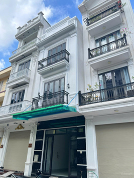 Bán nhà riêng 3 tầng giá 3,8 tỷ VND tại khu phân lô phường Sở Dầu, Hồng Bàng 40m2 đường 11m.