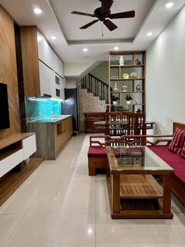 Cần bán nhà hơn 8 tỷ tại phố Vạn Phúc P Liễu Giai 38m2, 5 tầng, 4PN gần đại sứ quán Cô Oét