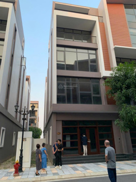 Hàng hot: Xẻ khe Phố Biển mặt tiền 8m sát chung cư, sát biển Vịnh Thiên Đường giá 115tr/met