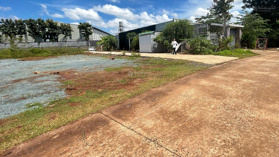 Bán nhanh 2 lô (10x25=250m2) mặt tiền QL13 vào 50m, cty sản xuất 10.000m2, dân đông, trường trạm