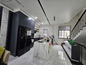 Xẻ khe 98m2, hoàn thiện nội thất, thang máy VIP, điều hoà âm trần, đường thông. Vị trí đẹp