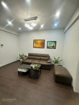 CCMN trung tâm Hai Bà Trưng, quanh tổ hợp Bách - Kinh - Xây. Nhà ngay mặt phố đi lại thuận tiện