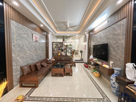 Bán nhà Văn Cao sân cổng riêng biệt oto đỗ trong nhà