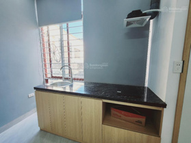 Bán căn hộ dịch vụ tại trung tâm Cầu Giấy, ô chờ thang máy, mới xây, 58m, 11 tỷ 2