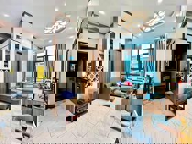 Nhà 72m2 nằm ngay mặt phố Đê La Thành kinh doanh sầm uất ngày đêm