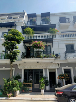 Chuyển nhượng căn SH giá ngộp bank chỉ hơn 3 tỷ LH: 0989 487 638
