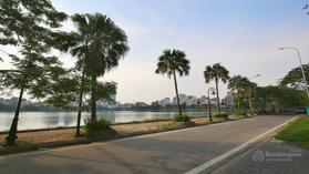 Bán nhà mặt Hồ Tây phố Từ Hoa cực hiếm nhà bán, DT 310m2, 3 tầng MT 9m giá 135 tỷ