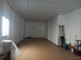 Bán nhà 3 tầng MP Đê La Thành DT 90m2 MT 4.5m, giá 28 tỷ