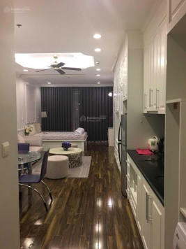 Nhà em bán lại căn hộ Studio 52m2 giá 3,5 tỷ tòa Lancaster 20 Núi Trúc. LH 0888 486 262