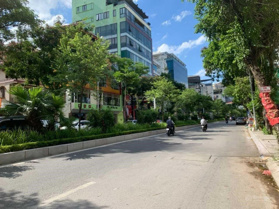 Bán gấp toà văn phòng mặt phố Lạc Long Quân