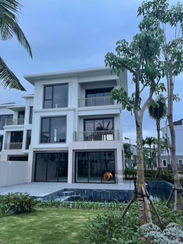 Bán biệt thự mặt biển Bãi Cháy, Hạ Long, bể bơi riêng, giá 132tr/m2 diện tích 175m2, chiết khấu cao