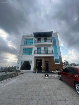 Bán khách sạn 36 phòng mới mặt tiền đường Khe Sanh, view rừng thông thành phố Đà Lạt