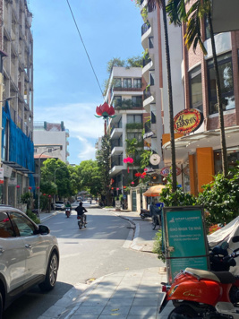 Bán nhà 5 tầng diện tích 240m2 mặt tiền 9m2 mặt phố Tô Ngọc Vân, Quảng An, Tây Hồ, Hà Nội